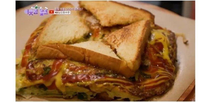 지금의 창동 할머니 토스트. 양배추와 계란이 두툼하게 들어간다 (KBS 이웃집 찰스 방송 캡처)