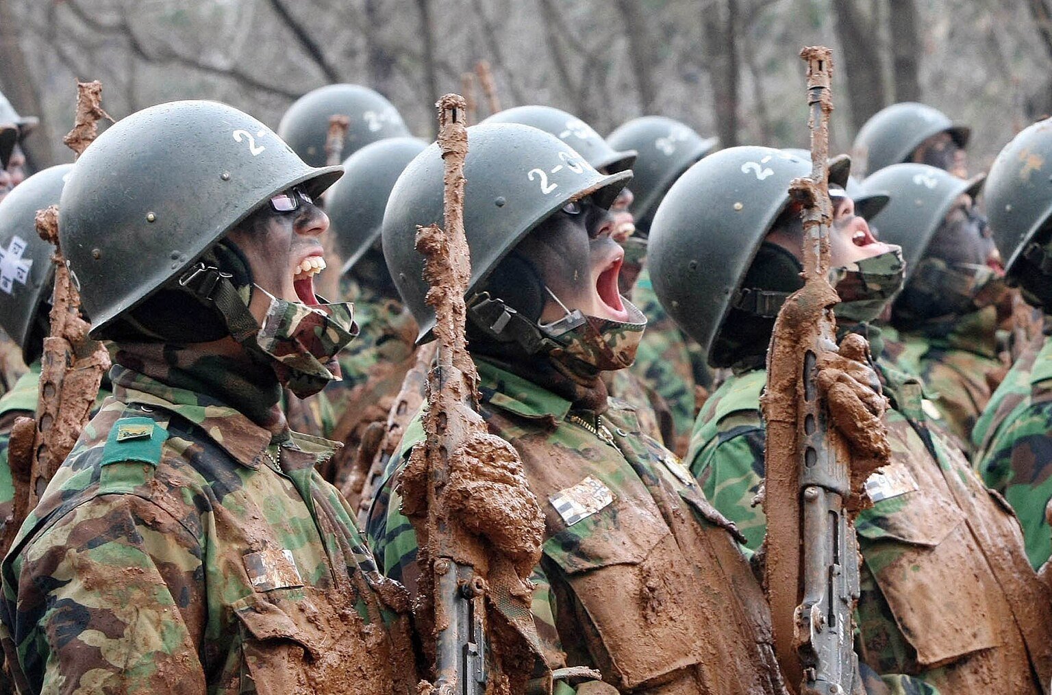 육군훈련소 훈련병들의 첫 훈련 (자료사진·위키미디어, 국방부 2010년, 일부 잘라냄)