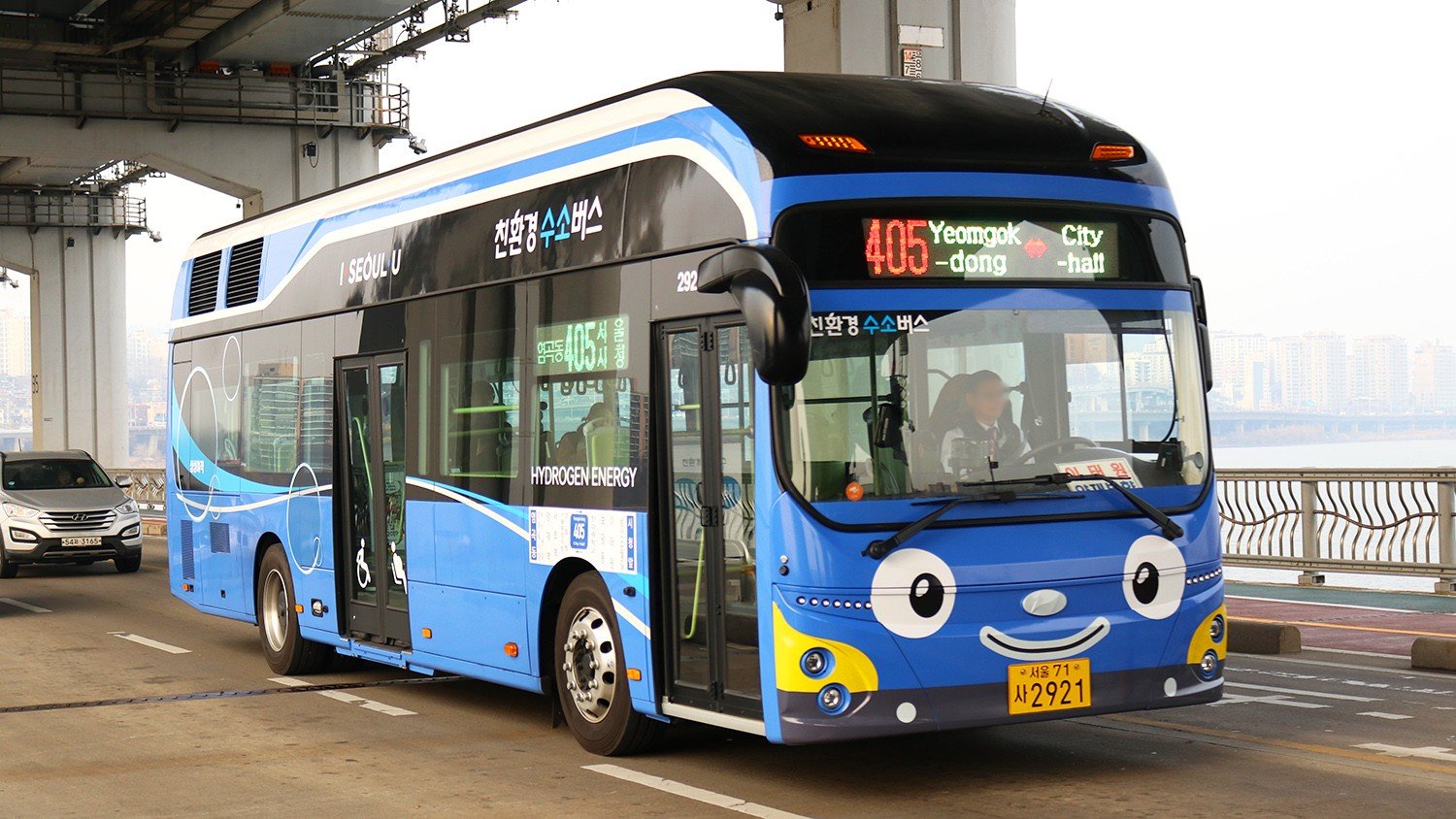 잠수교를 지나던 405번 버스 (자료사진, 사진: *Youngjin / CC BY-SA 3.0, 위키미디어 공용)