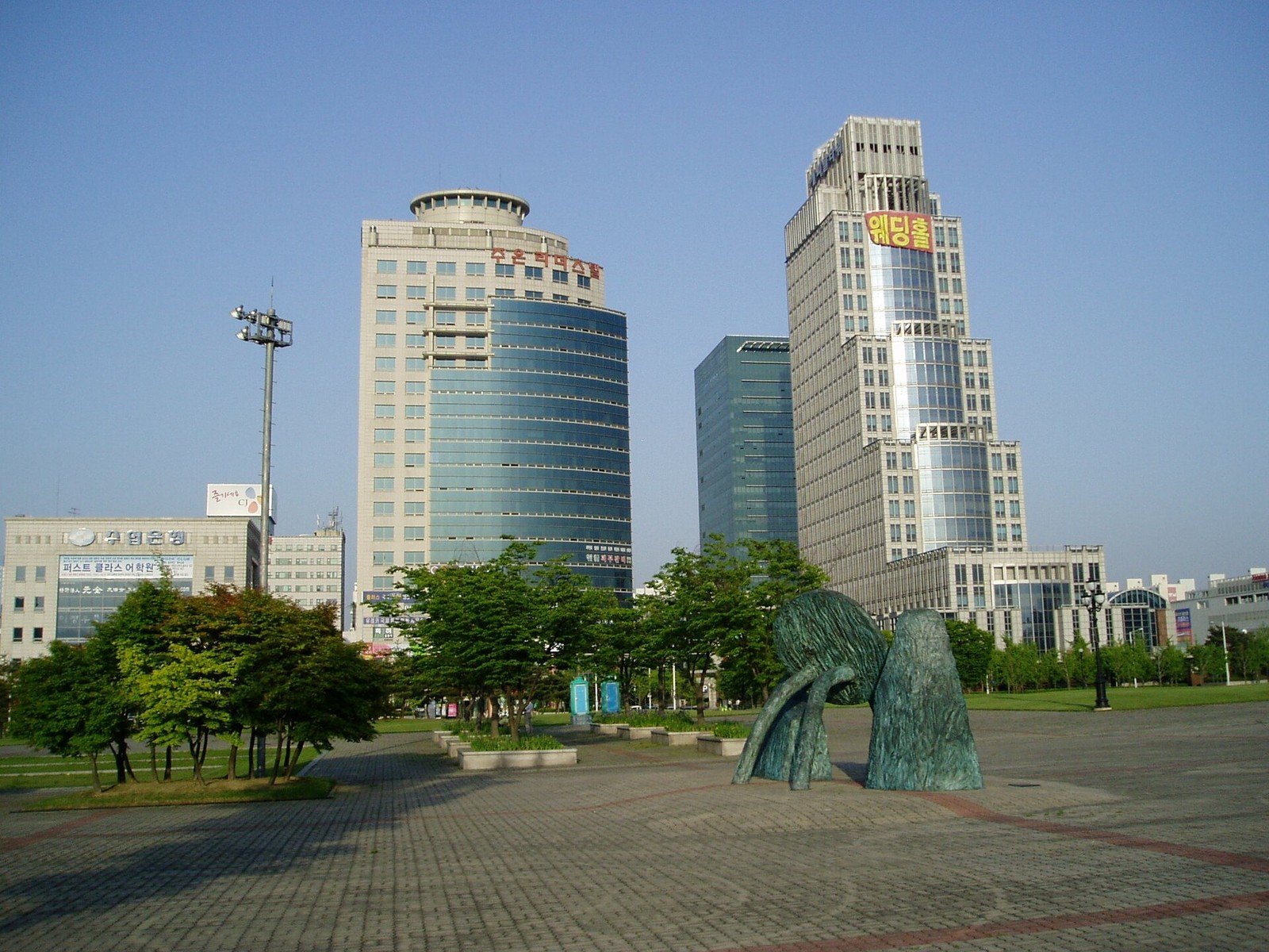 서울의 오피스텔과 고층 건물 (자료사진·위키미디어, 사진: dokaspar / CC BY-SA 3.0, 이번 화재 건물 아님)